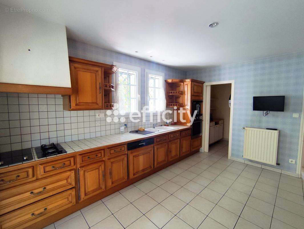 Maison 102 m² à Baignes-Sainte-Radegonde  - photo 5