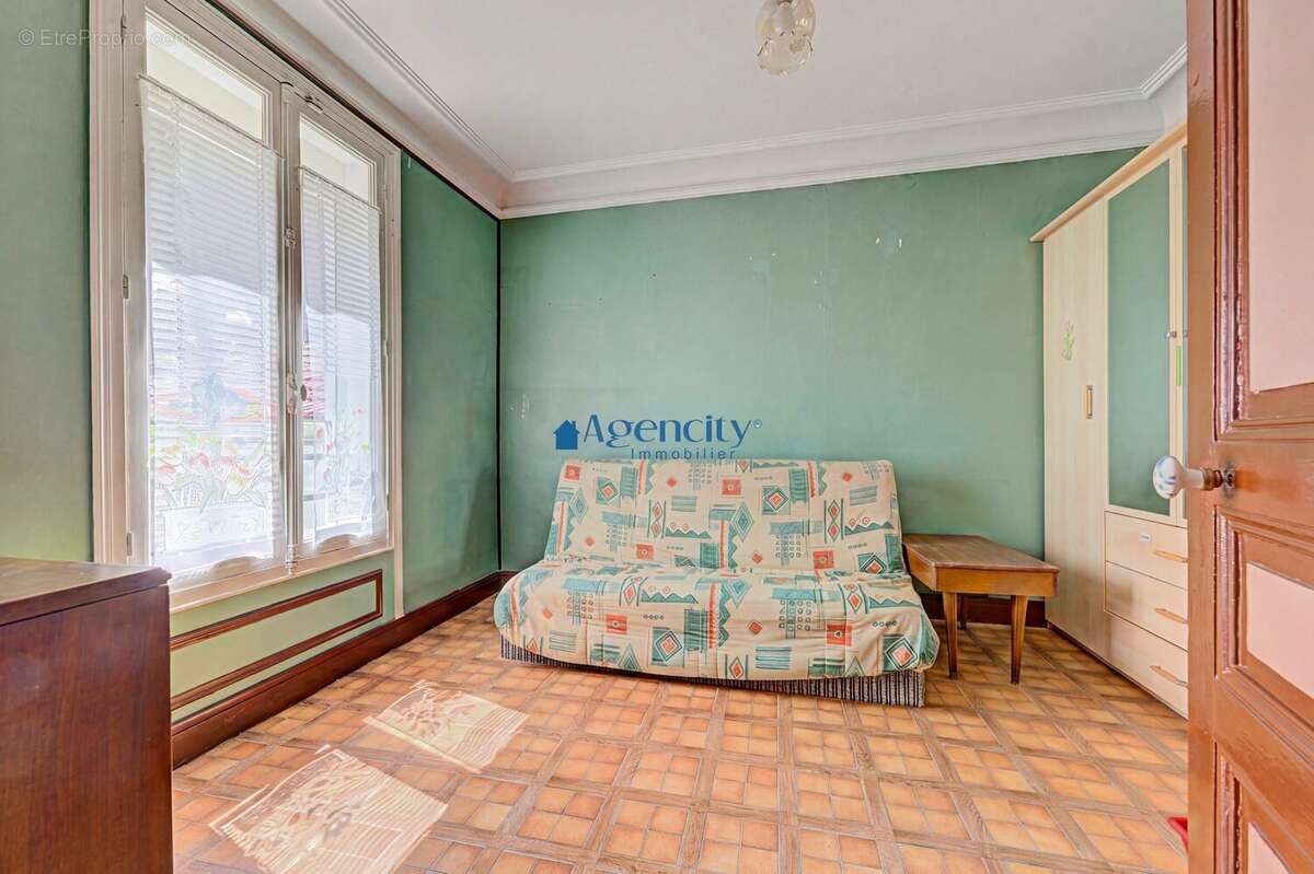chambre  - Maison à VILLEMOMBLE