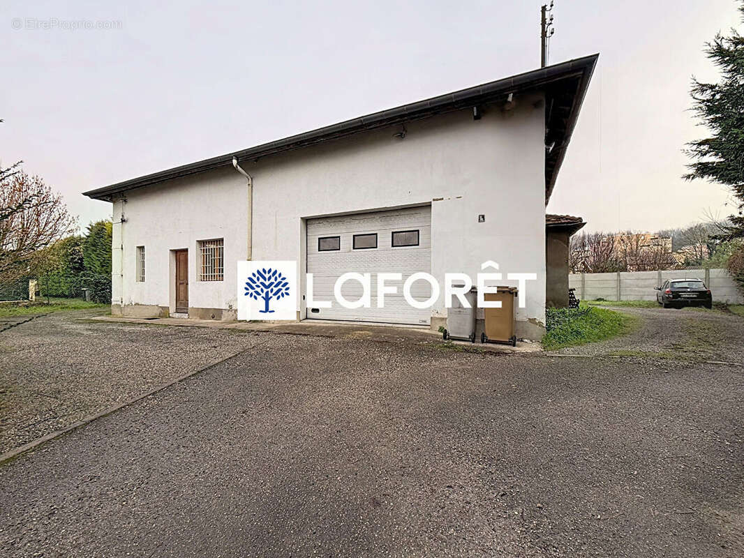 Commerce à NEUVILLE-SUR-SAONE