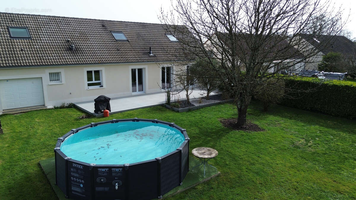 Maison à COURS-LES-BARRES
