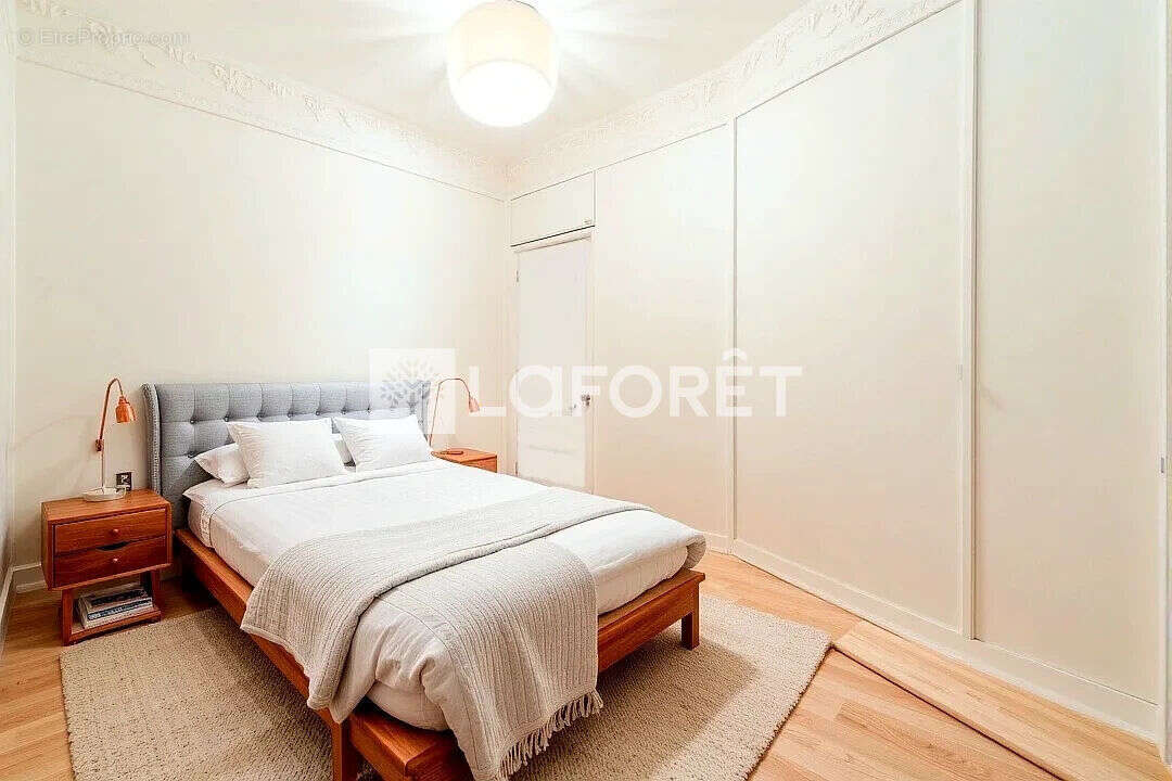 Appartement à PARIS-7E