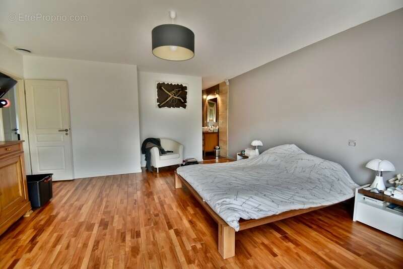 Maison à FARGUES-SAINT-HILAIRE