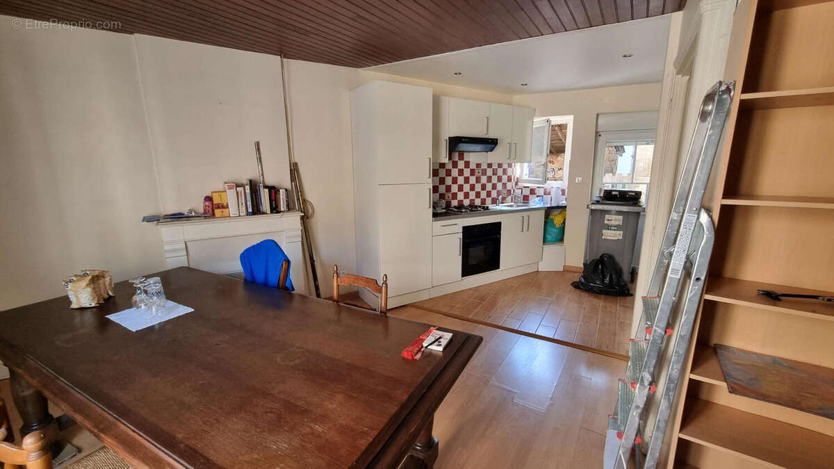 Maison 112 m² à Javerlhac-Et-La-Chapelle-Saint-Robert  - photo 6