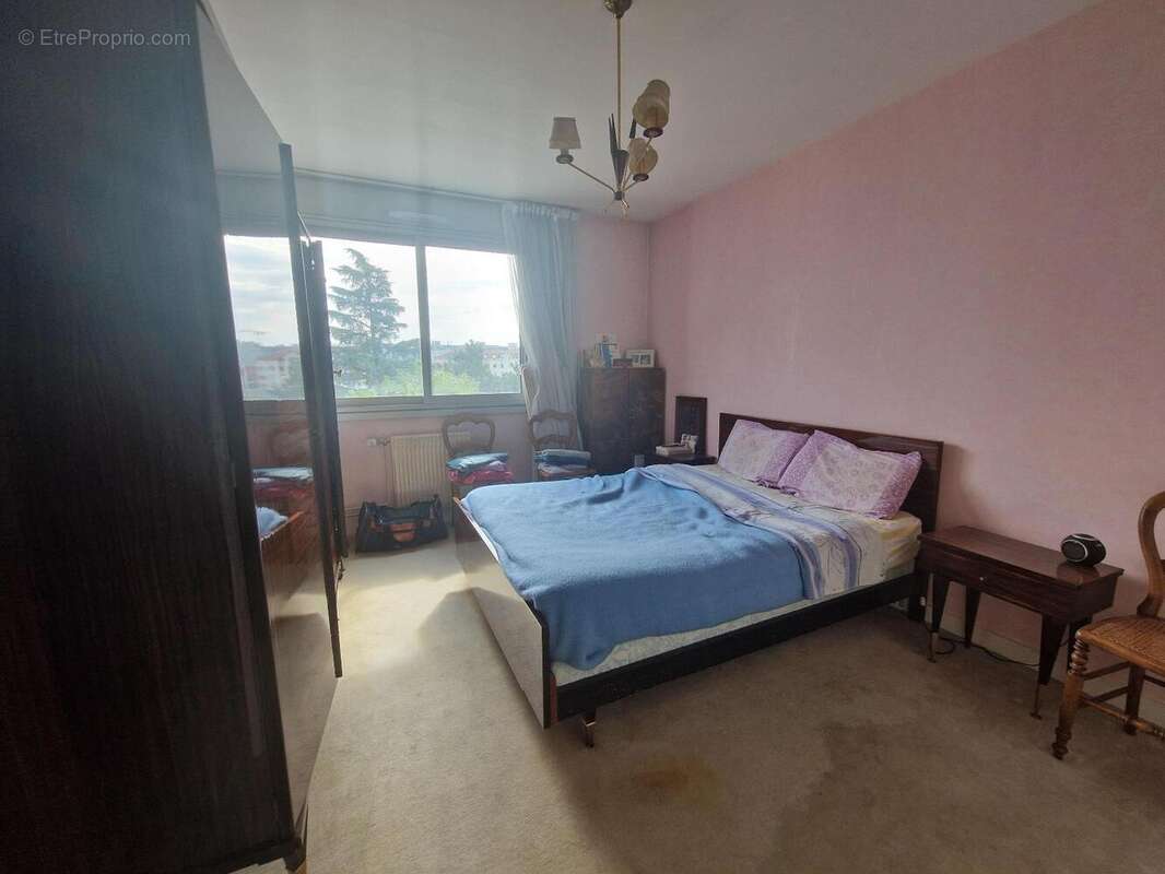   - Appartement à VILLEURBANNE
