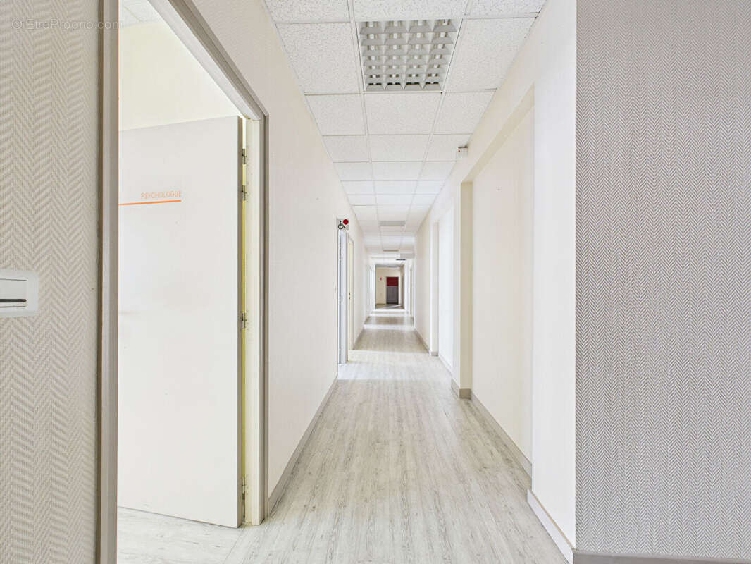 Commerce à TOURNON-SUR-RHONE