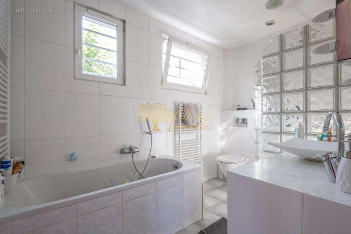 Maison à LE PERREUX-SUR-MARNE