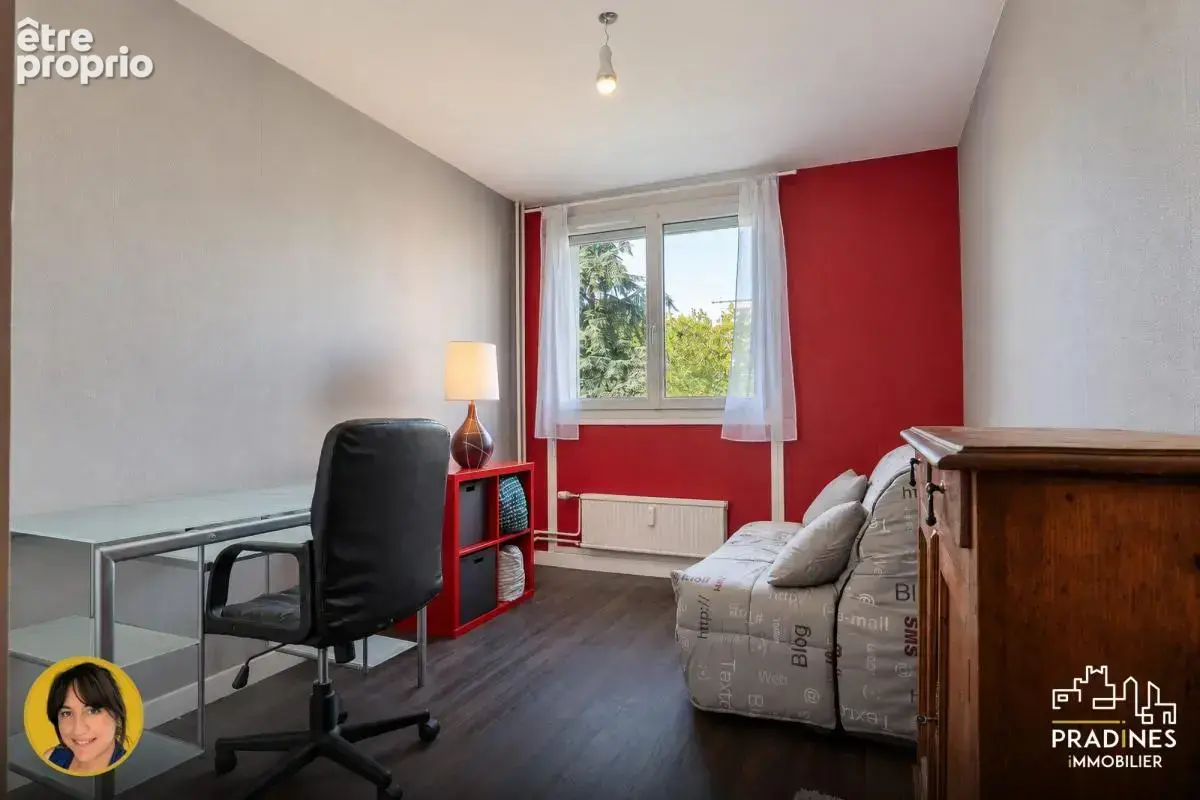 Pierre-Bénite - T3 lumineux de 70 m² avec balcon, parking, c - photo 9