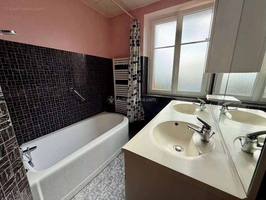 Maison en pierre avec hangar - photo 11