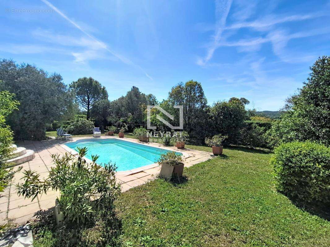 Maison de plain pied 3 chambres, piscine, grand terrain - photo 2