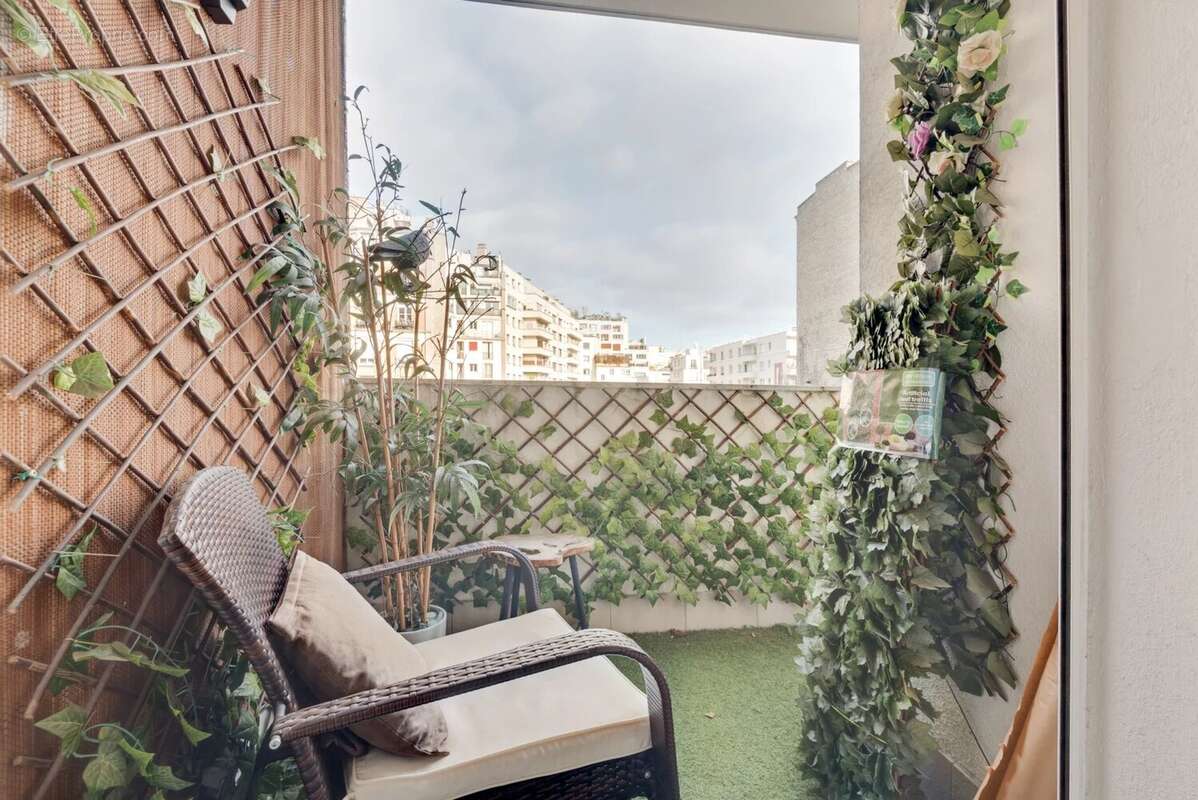 Appartement à PARIS-16E