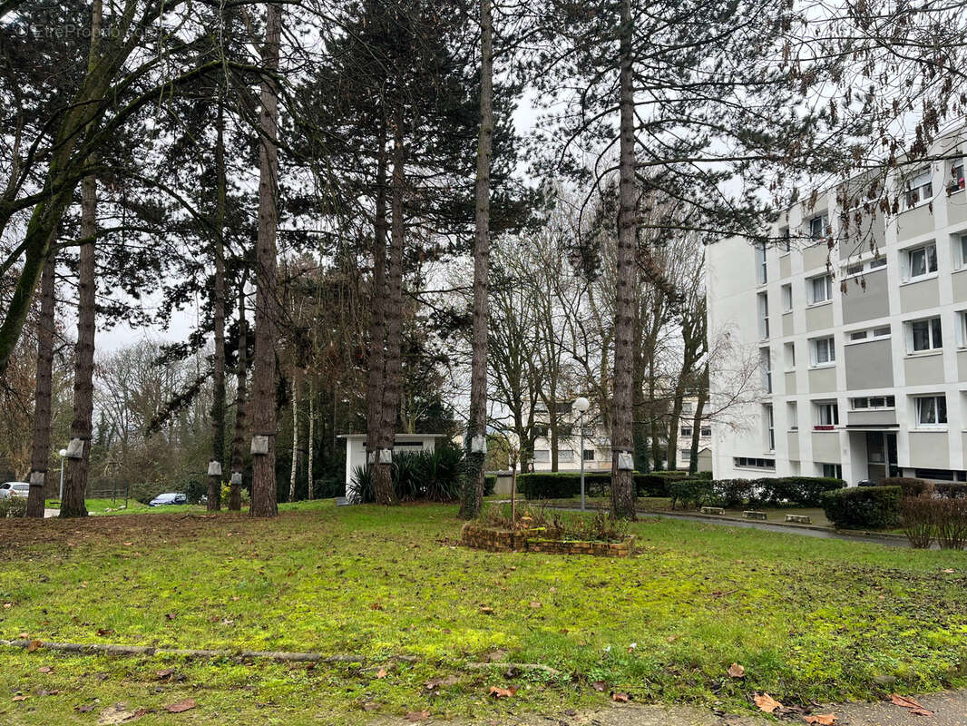 Appartement 70 m² à Crosne  - photo 4