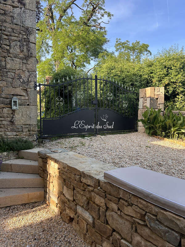 Maison 134 m² à Parisot  - photo 2