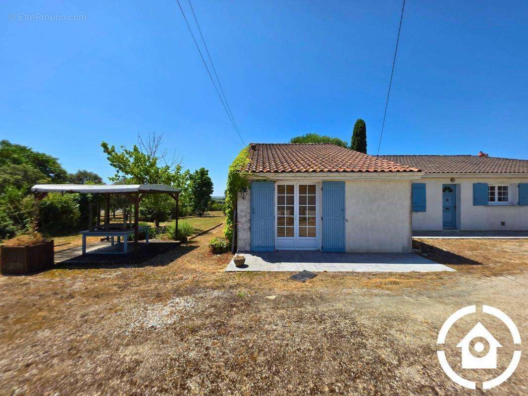 Maison à GENSAC-LA-PALLUE