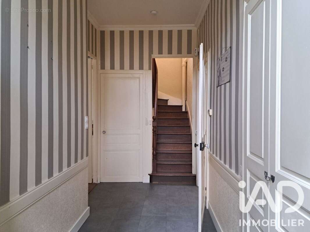 Maison 194 m² à Hommes  - photo 5