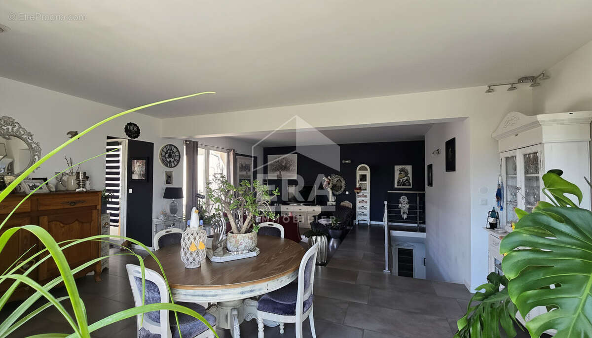 Maison à VERNEGUES
