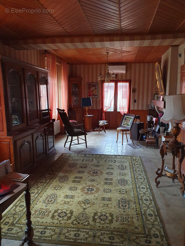 Maison à NEGREPELISSE