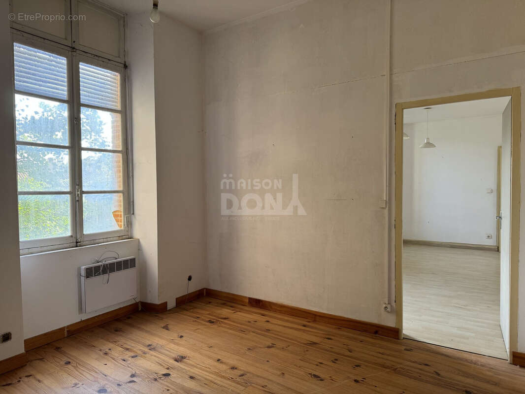 Appartement à CARBONNE