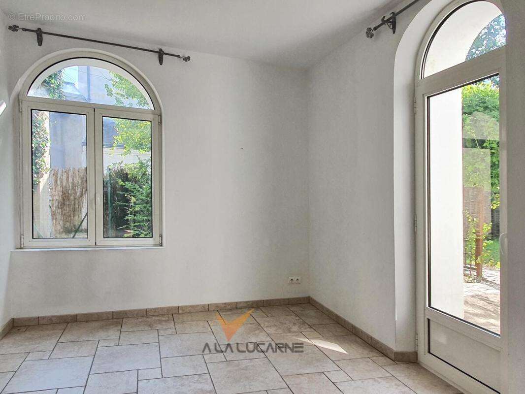 Maison 256 m² à Joue-Les-Tours  - photo 18