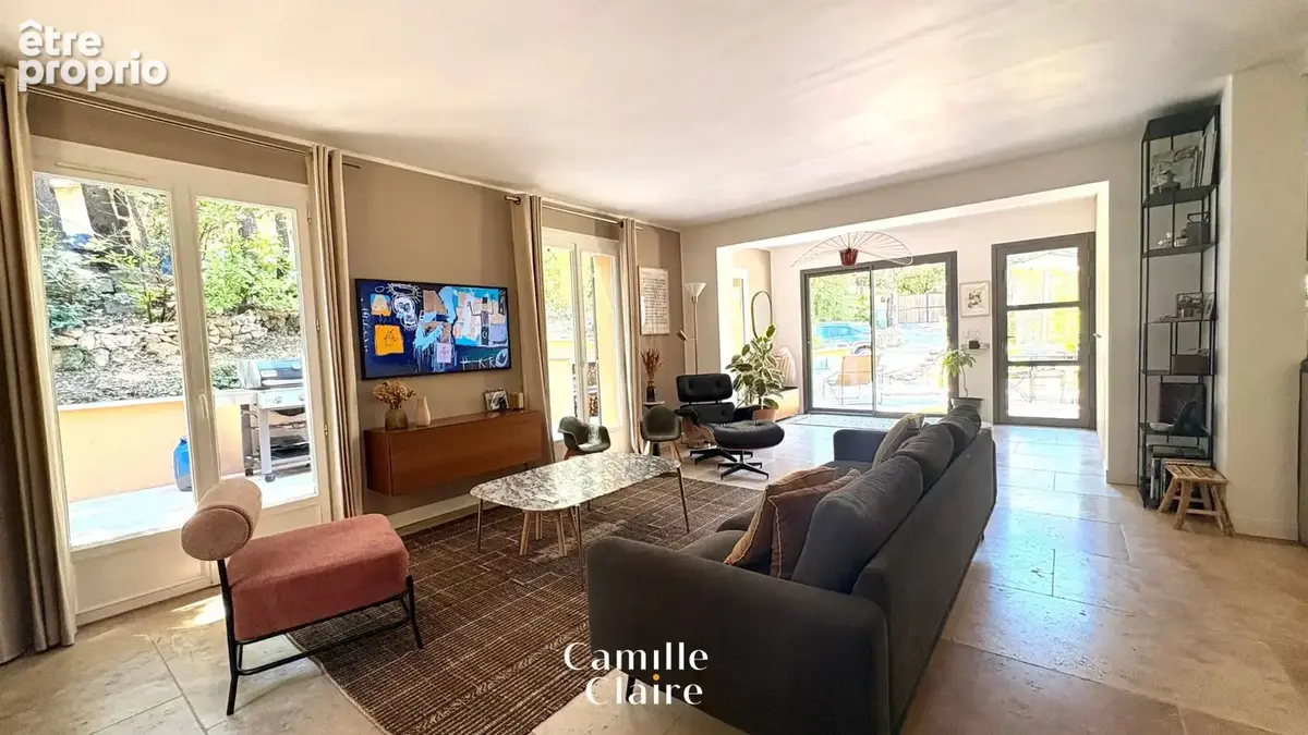 Maison T5 avec piscine et terrain 1200 m2 commune de Mimet. - photo 3