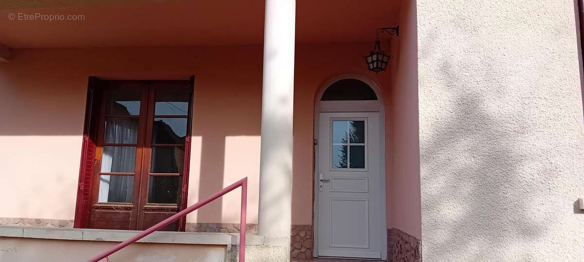 Photo 2 - Maison à COURS-LA-VILLE