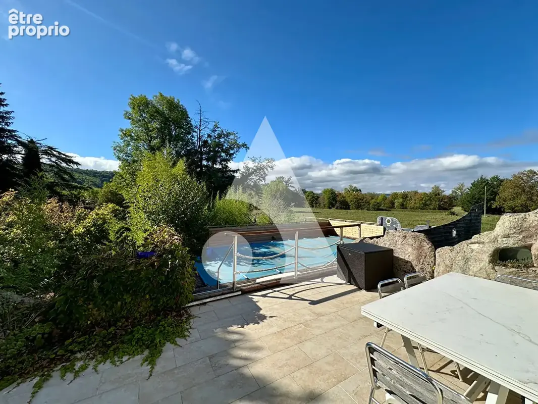 Maison Bretenoux 192m² avec appartement, 8 pièces, 4 chambres, piscine. - photo 4