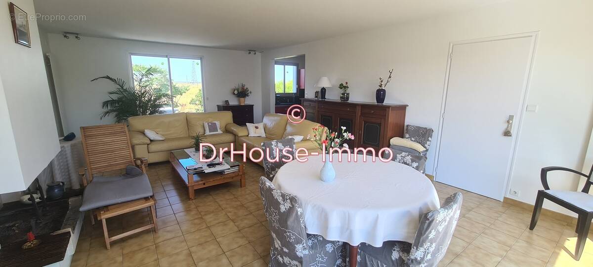 Maison à CHAMPAGNE-LES-MARAIS