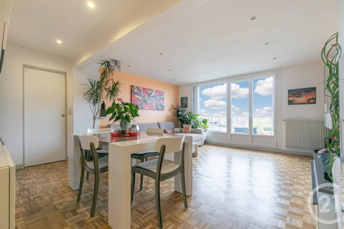 Appartement à SAINT-MAUR-DES-FOSSES