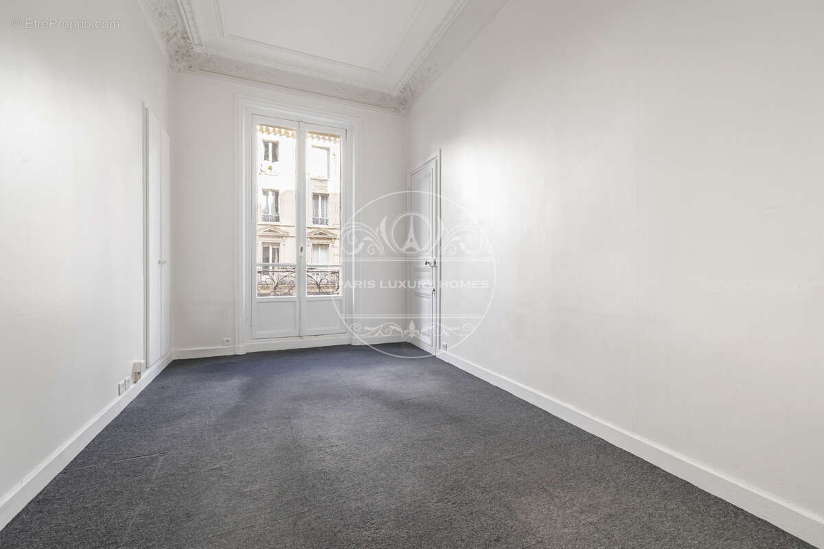Appartement à PARIS-1E