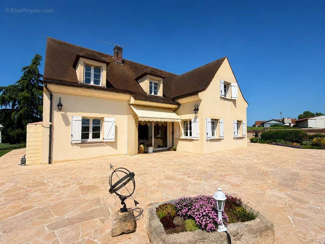 Maison à COULOMMIERS