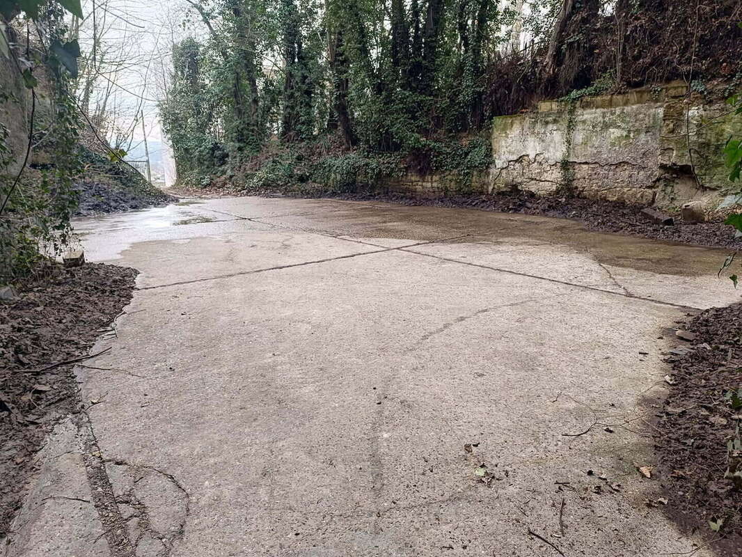 Commerce à MONTMACQ
