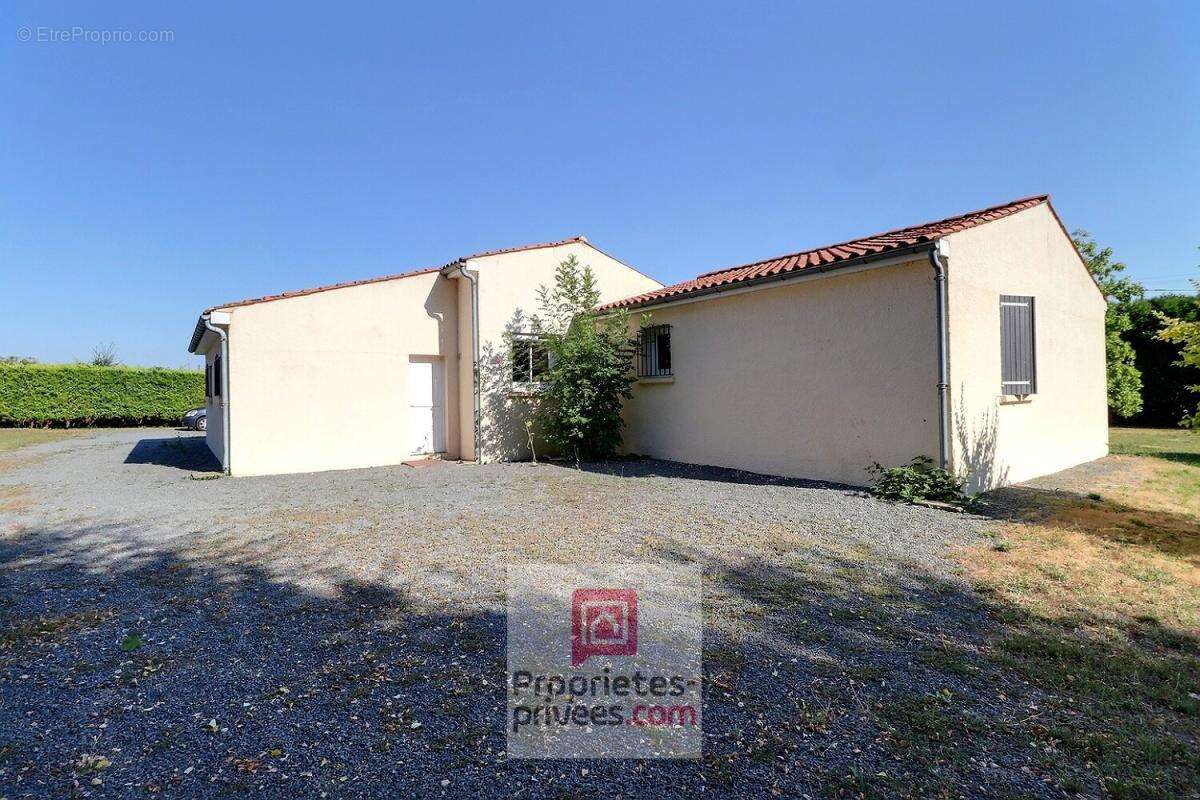 Maison Tonnay Boutonne 5 pièces 100 m2 - garage attenant - Bon diagnostic - Très grande parcelle de terrain - photo 7