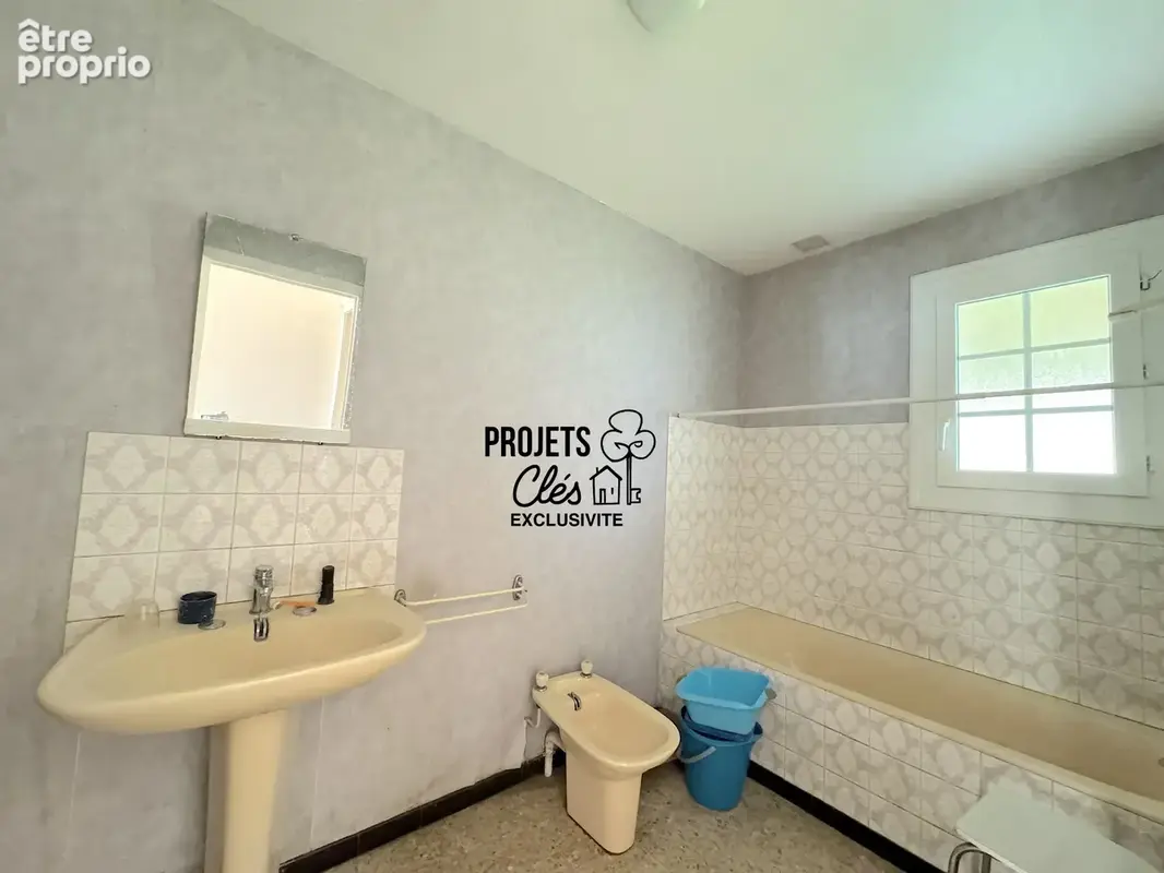 Maison à rénover, 2 chambres - proximité des commerces et services - photo 6