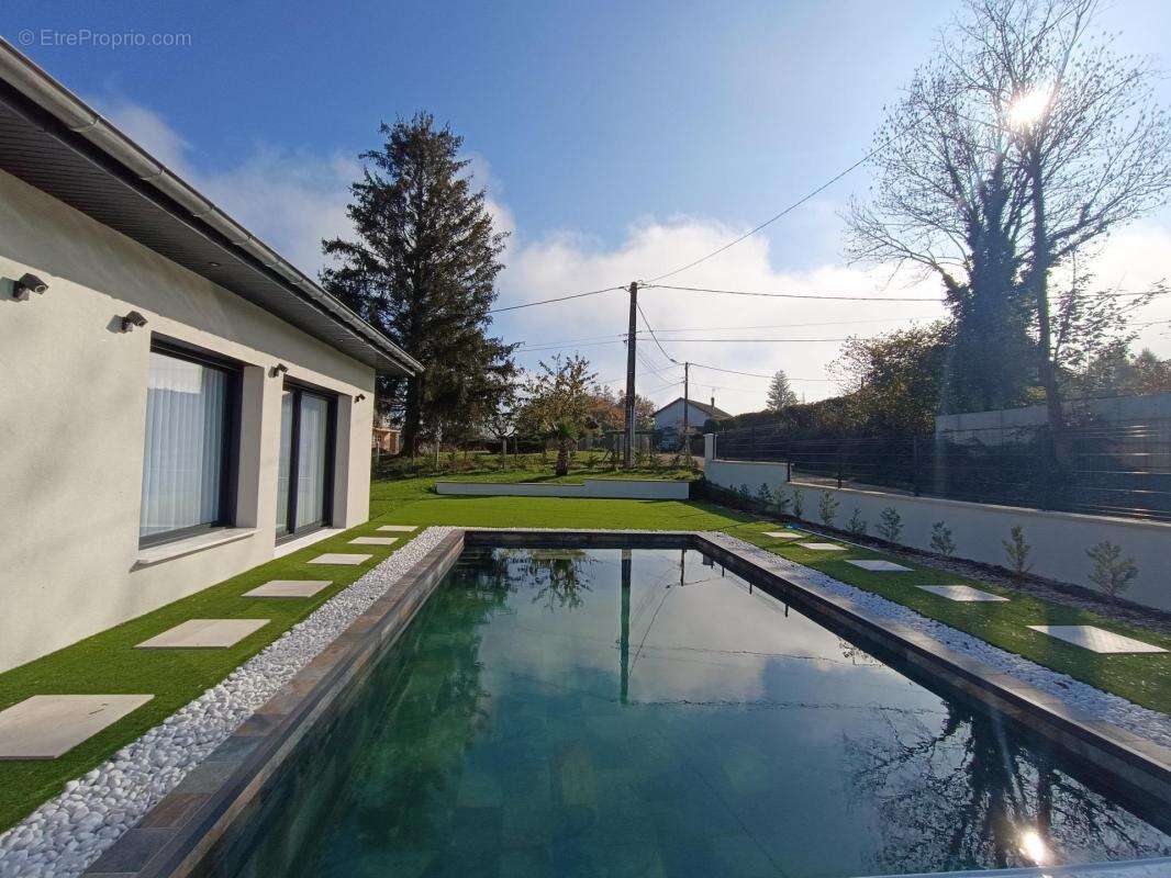 Maison à MONTMOROT