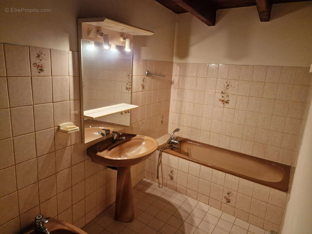 Maison à MURAT-SUR-VEBRE