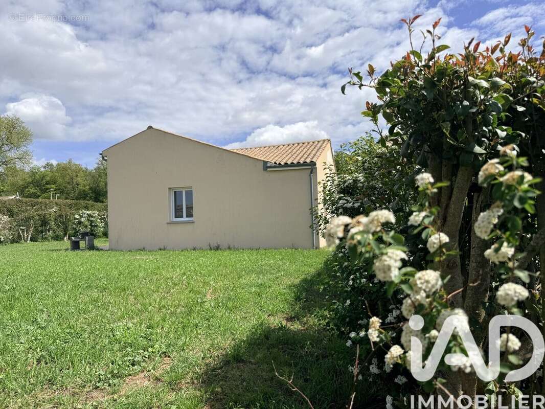 Photo 2 - Maison à BENON