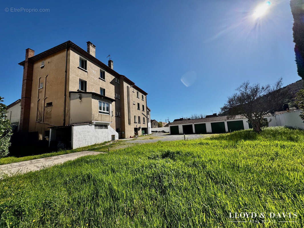 Appartement 800 m² à Valence  - photo 7
