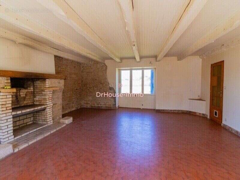Maison 222 m² à Nalliers  - photo 3