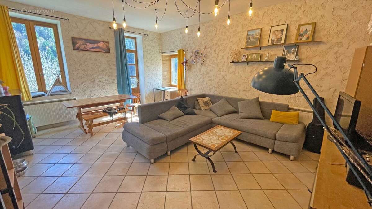 Maison à TANINGES