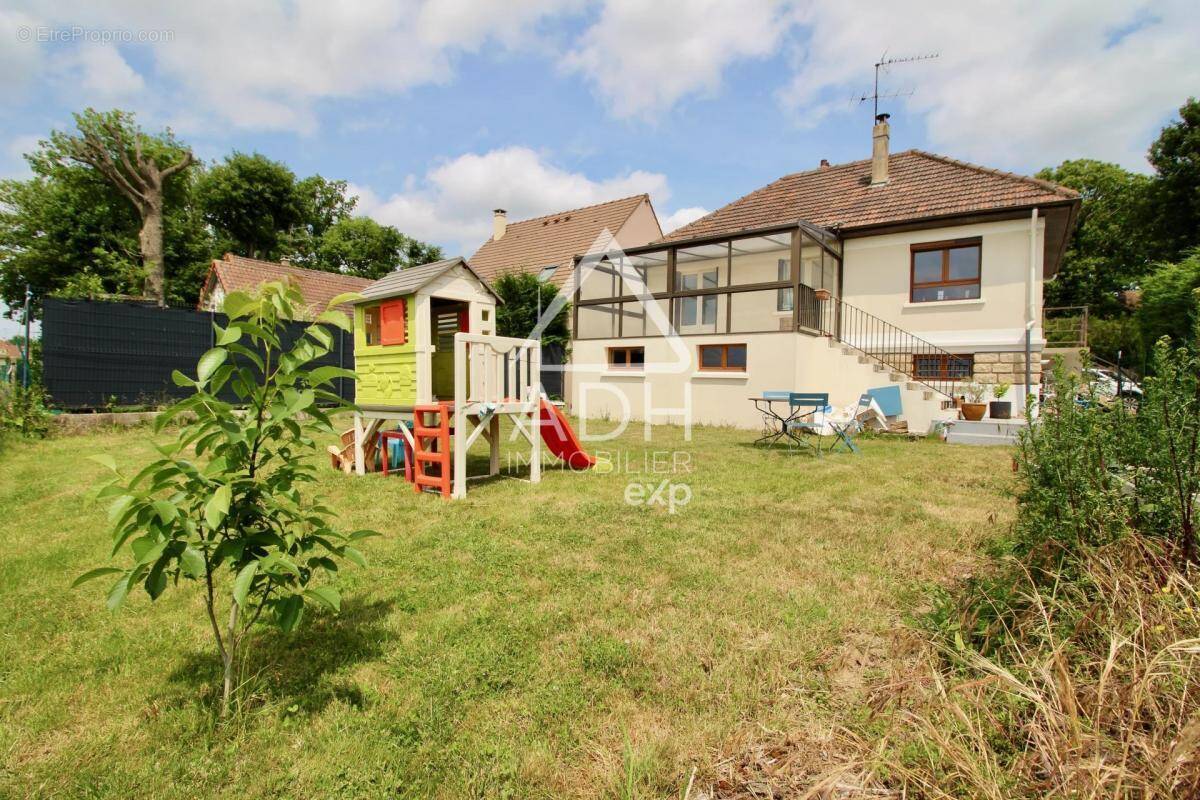 Maison à NEAUPHLE-LE-CHATEAU