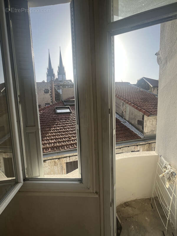 Jaude- studio avec balcon - photo 2