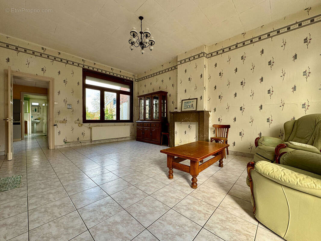 Maison Lozinghem 3 chambres à rafraîchir avec jardin + accès arrière avec garage et  6 places de parkings - photo 3