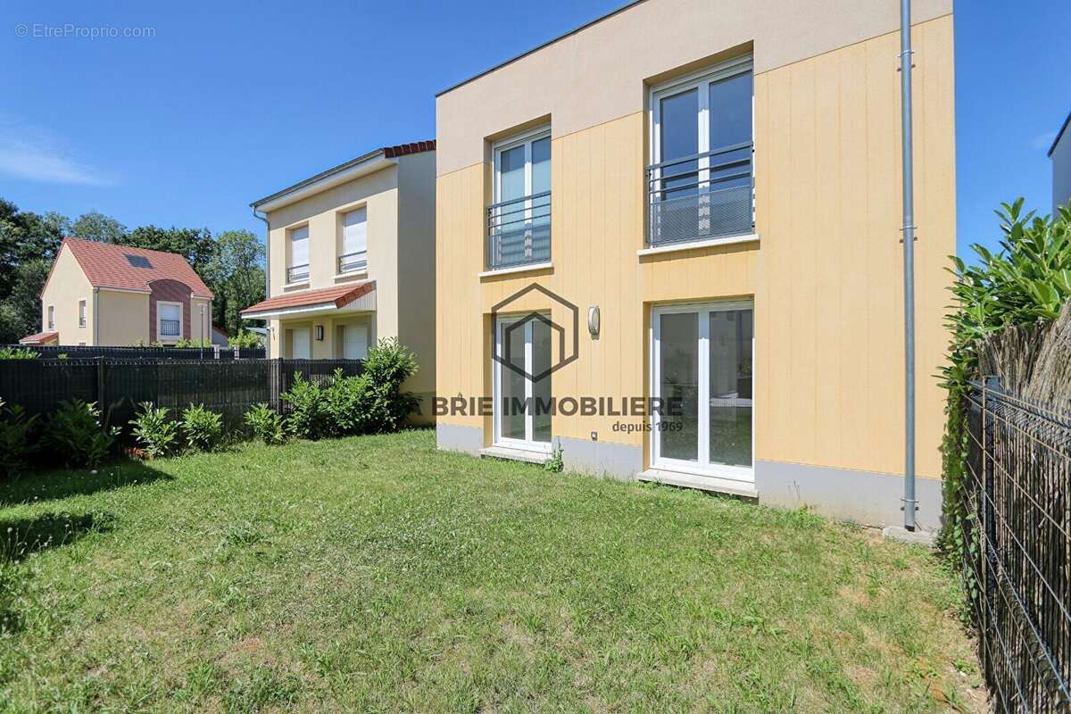 Maison 105 m² à La Queue-En-Brie  - photo 2
