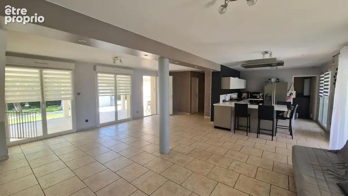 Maison 6 pièces 177 m² à vendre à Genas (69740) - photo 3