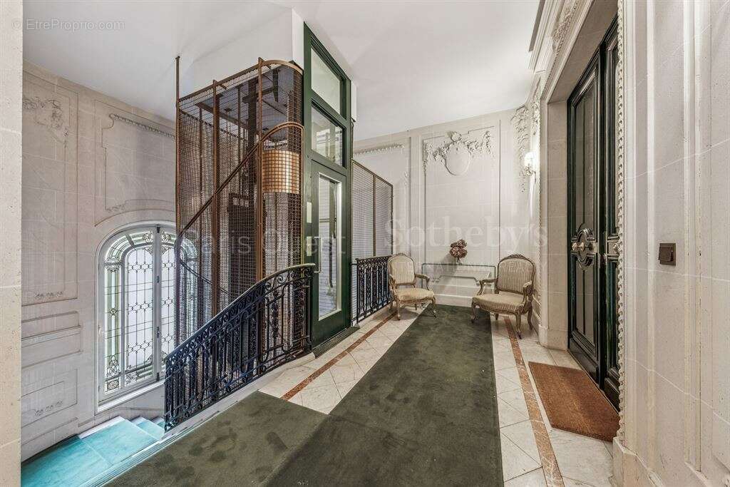 Appartement à PARIS-16E