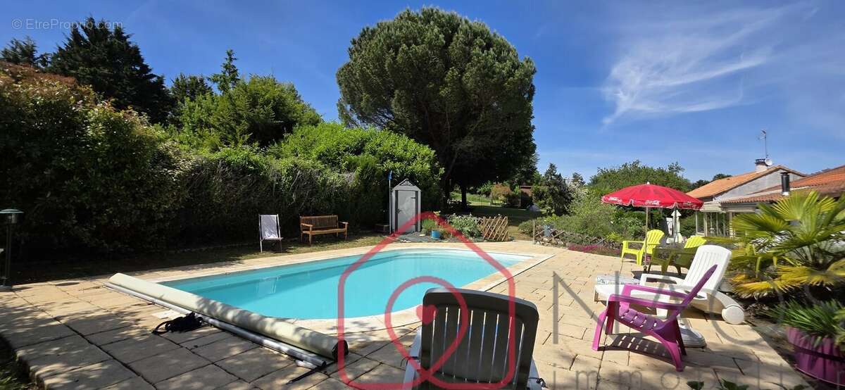 Biard: Maison de 115m² . hab.Parc arboré . Garage . Piscine - photo 10