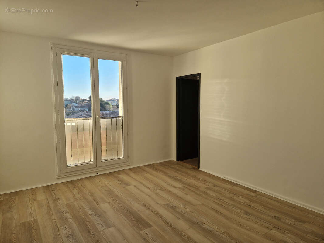 Appartement à VALREAS