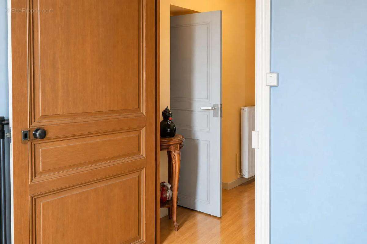 Spacieuse maison de 8 pièces à Murat-sur-Vèbre - photo 7