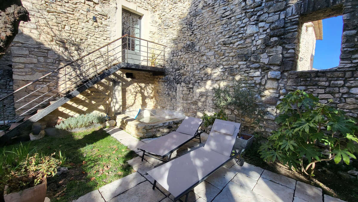 Maison à GORDES