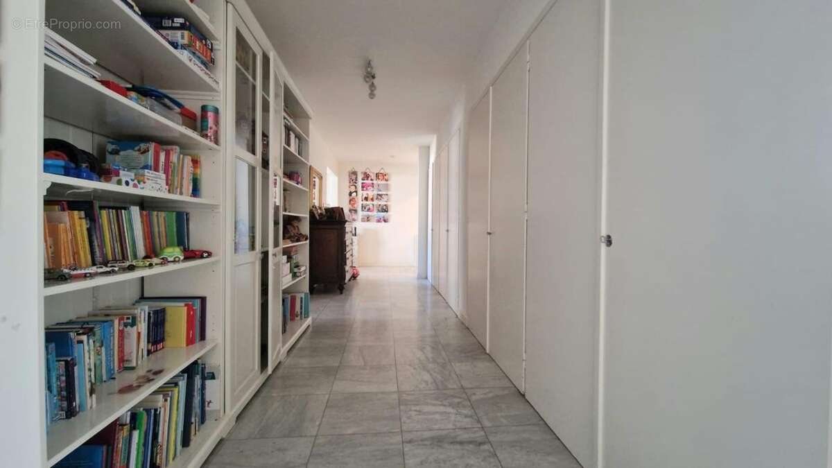 Appartement À Vendre T5 avec cave et place de stationnement - photo 7