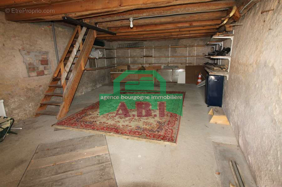 58,  Maison habitable de suite à rafraichir au gout du jour - de plain-pied sur 2345m2 de terrain. - photo 16